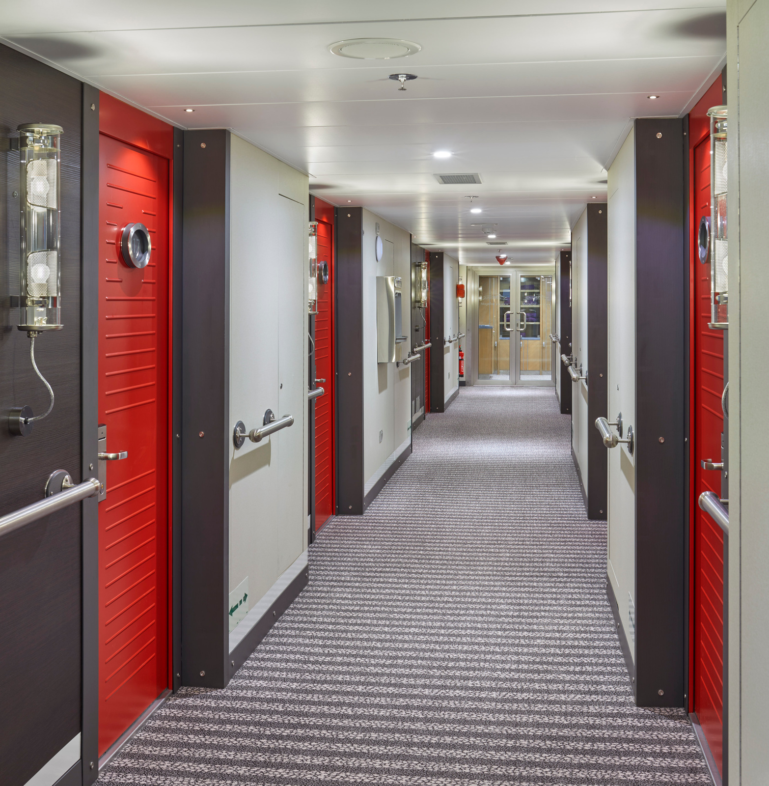 A21_MAG01_BB_ MAG_2019_TomArbanPhotography Hallways (01)