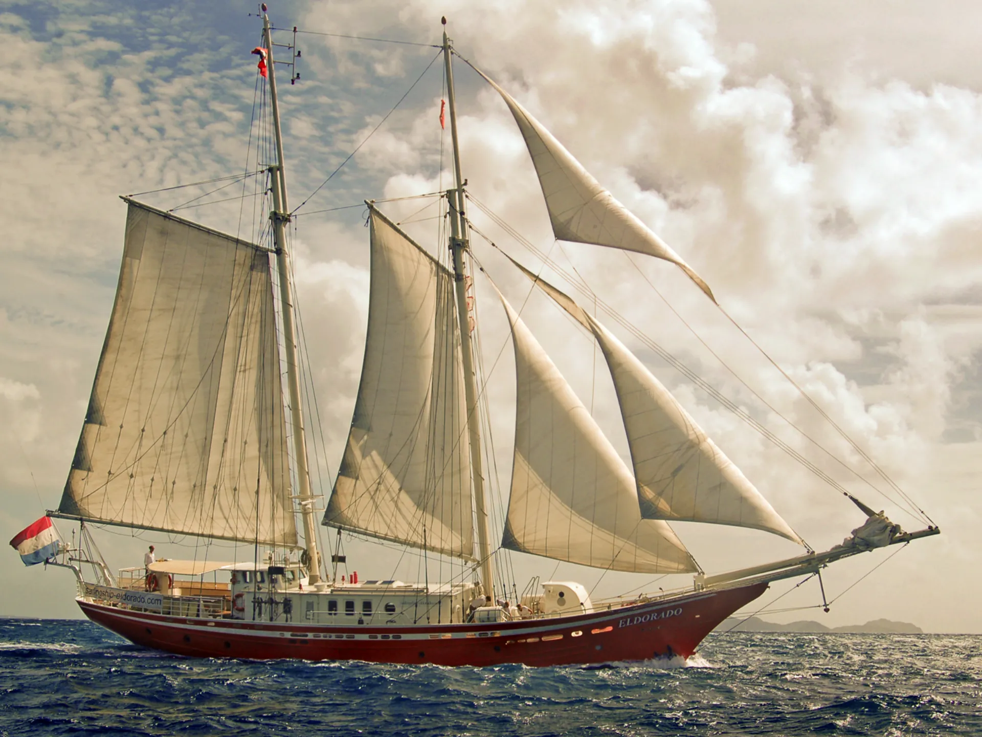 Under sail (2)