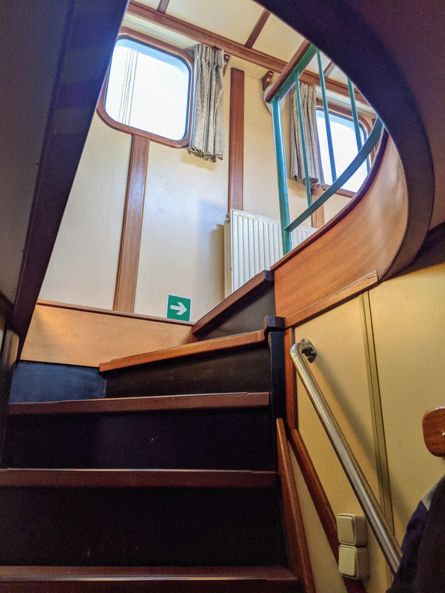 Middle deck entrance